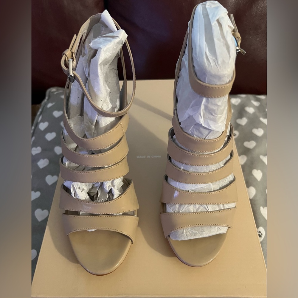 Michael Kors Elena Sandal  Nude color  size 7M
